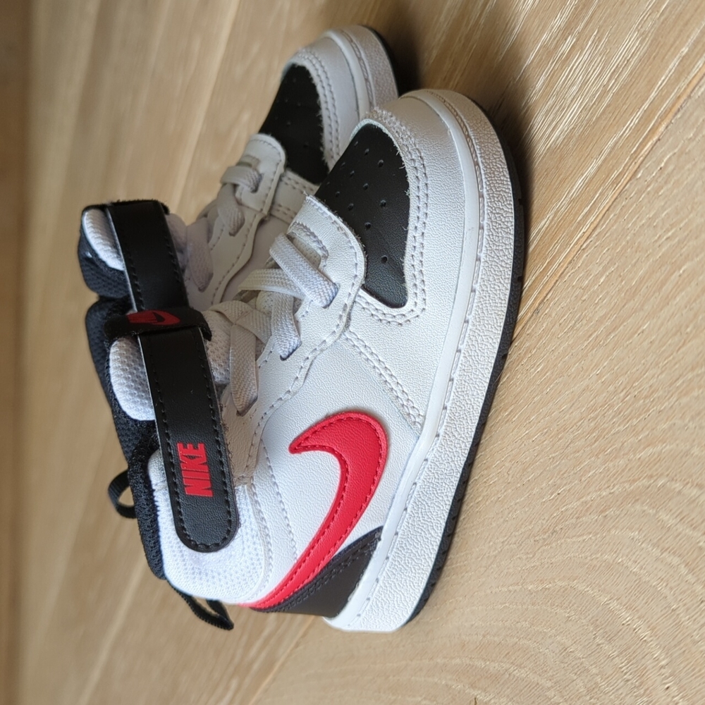 ***SOLD*** Toddler 6c Nike Court Borough Mid